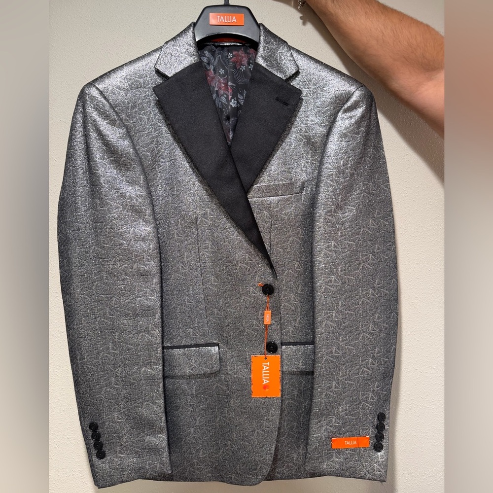 TALLIA Silver Textured Blazer with Black Peak Lapel